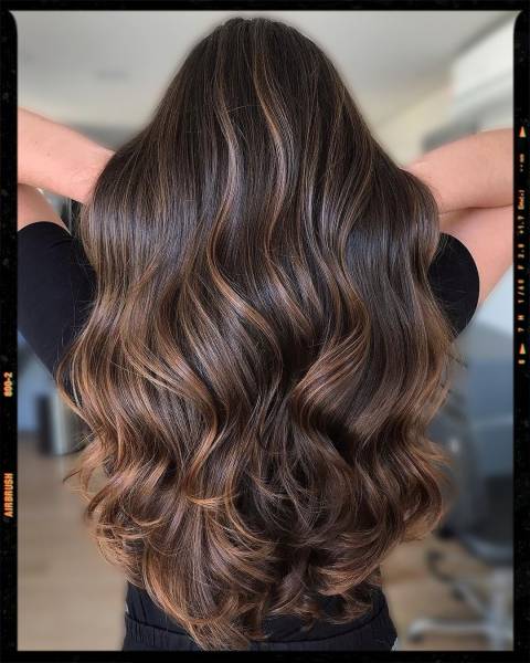 Salon de coiffure expert en tendance balayage pour cheveux lumineux et naturels à Lyon centre Croix Rousse