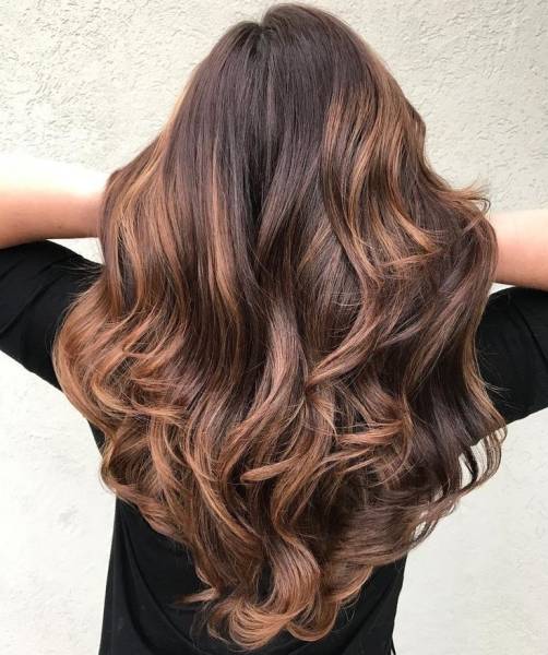 Où réaliser un dégradé sur cheveux longs à Lyon par des coiffeuses stylistes visagistes expertes ?