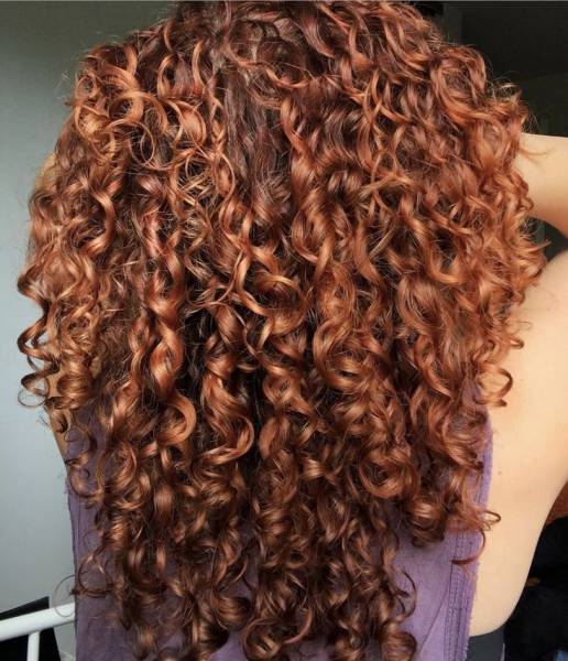 Cheveux frisés , très frisés ou crépus :soins à la kératine végétale et colorations végétales ou aux huiles essentielles à Lyon dans le Rhône