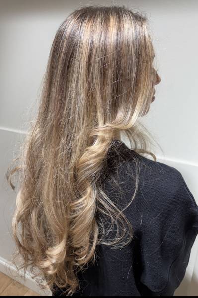 Où me faire un Ombré & Lumière Blond Polaire , expertise blond sur- mesure à Lyon dans le Rhône ?